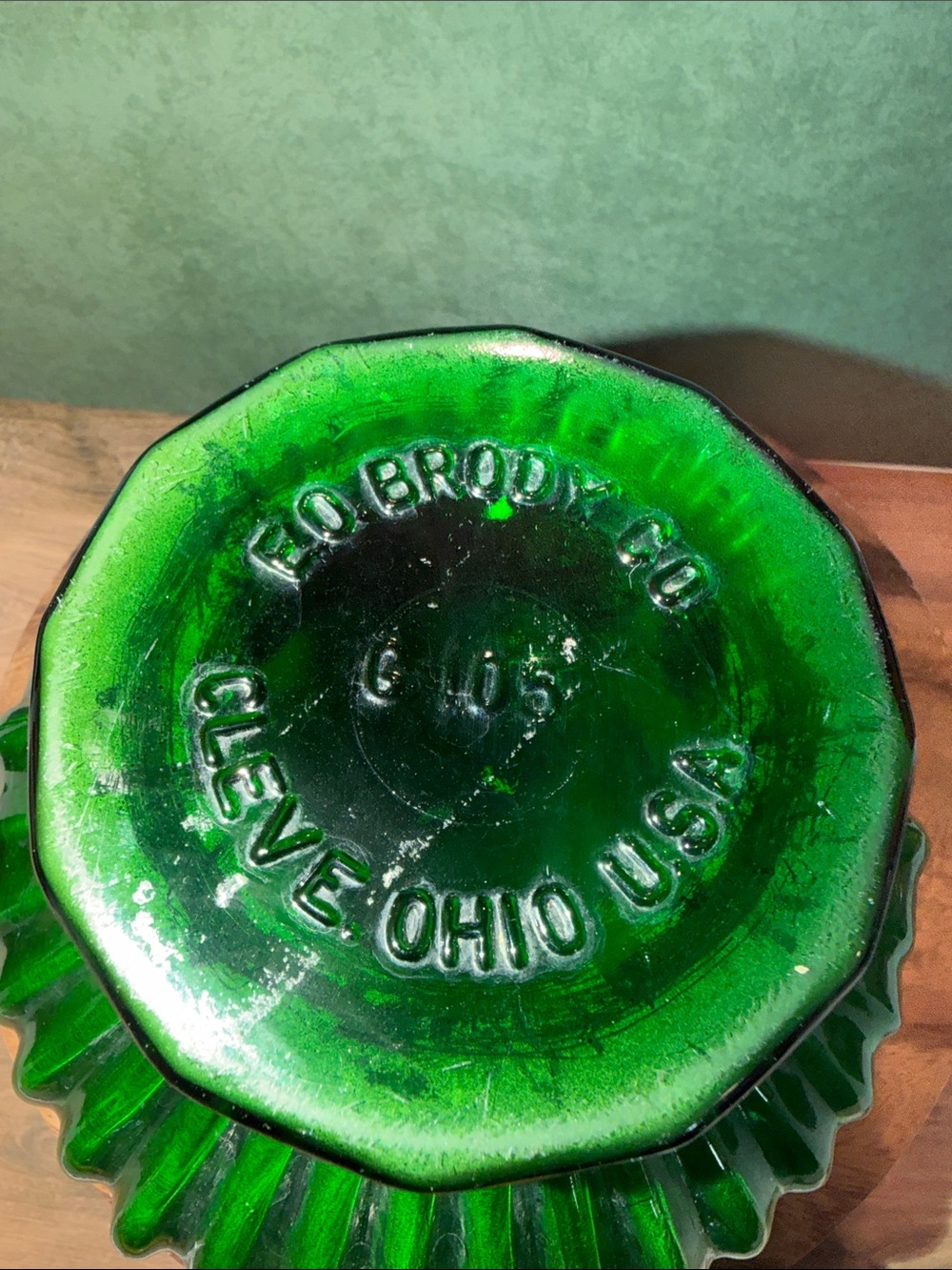 E O Brody Vintage Green Ribbed Glass Vase - Picture 2 of 3